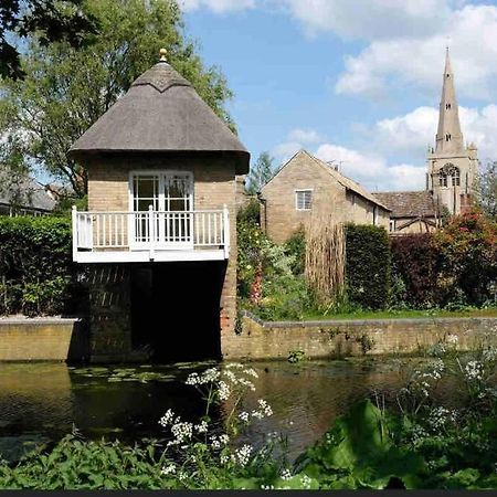 Historic Cambridgeshire Cottage Ґодманчестер Екстер'єр фото