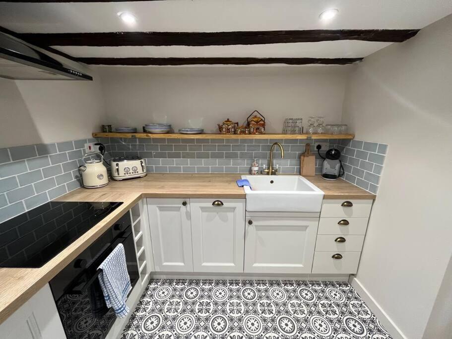 Historic Cambridgeshire Cottage Ґодманчестер Екстер'єр фото